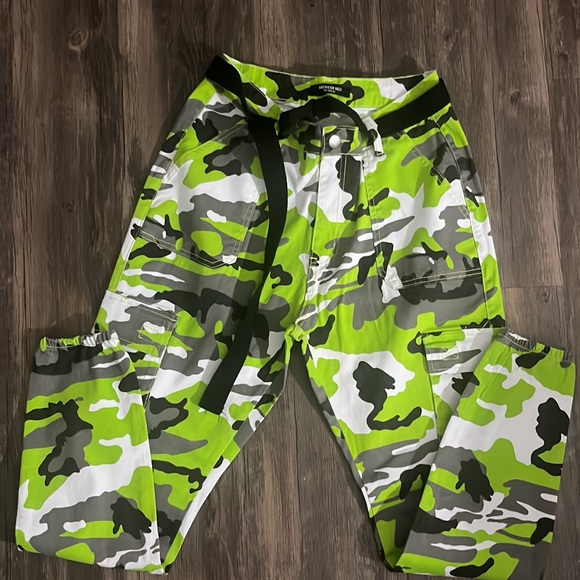 Lime green Army printed pants - Picture 3 of 4